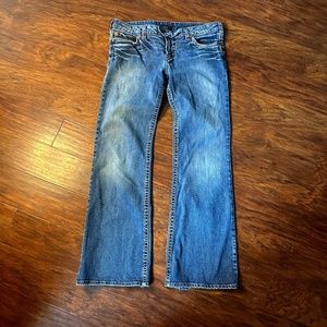 Men’s Silver Tina jeans size 32x33. Distressed